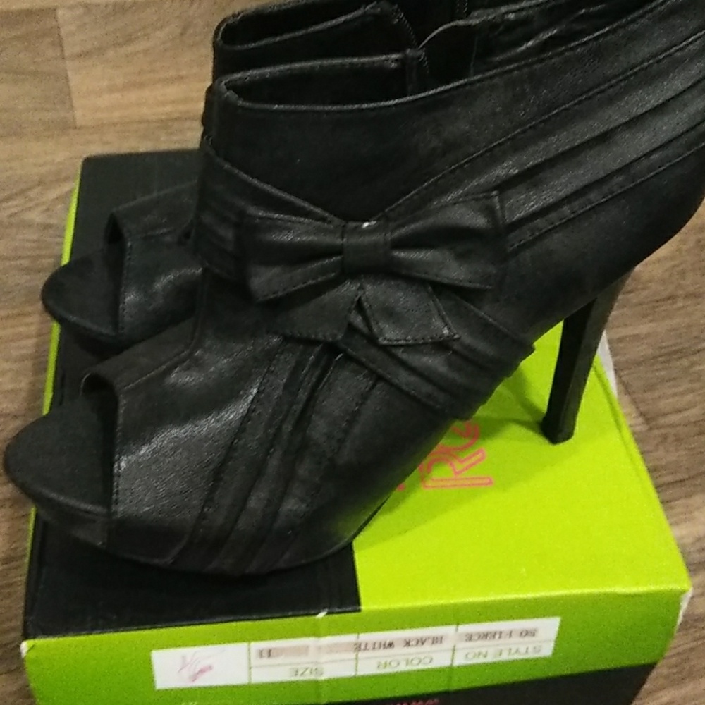 Heels - Picture 2 of 2